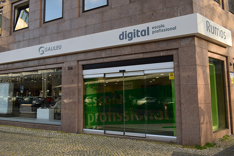 Entrada da Escola Profissional de Tecnologia Digital em Entrecampos. (Escola Digital)